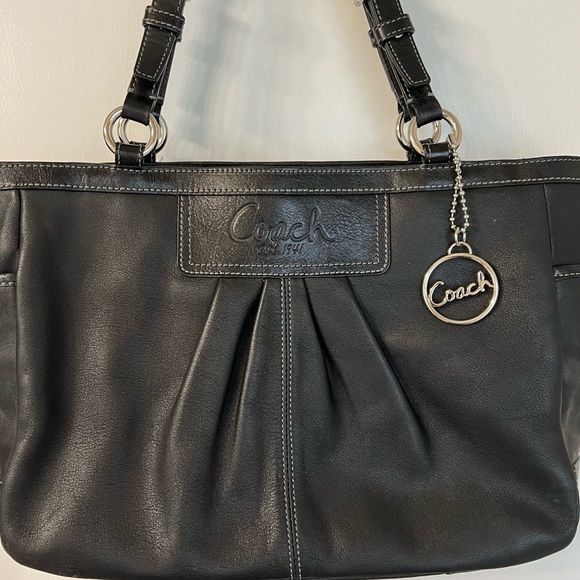 Coach Black Pleated Soft Leather Logo Charm Zip Closure Shoulder Bag Womens - Picture 2 of 9